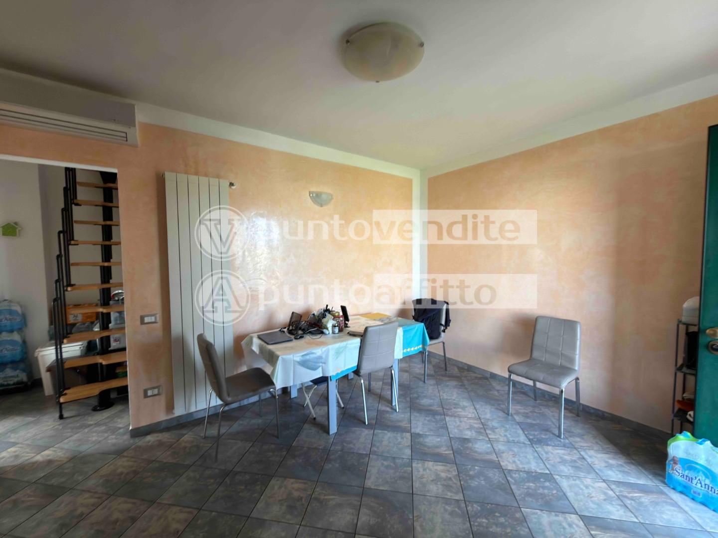 Trilocale arredato in affitto, Lucca nave