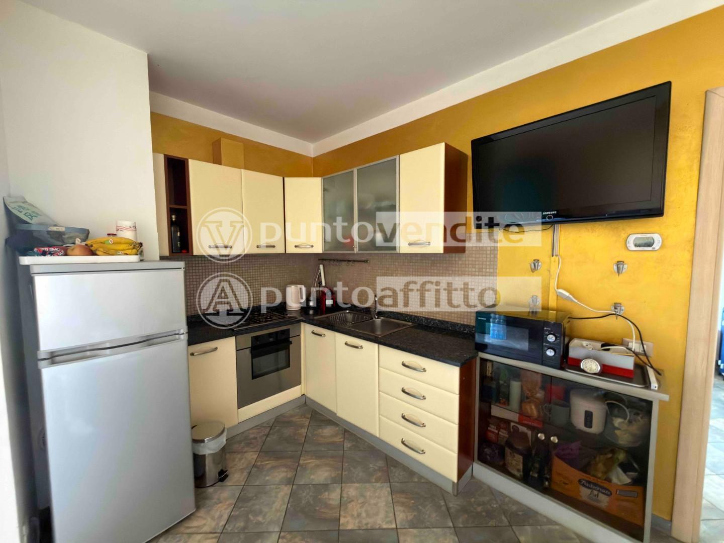 Trilocale arredato in affitto, Lucca nave