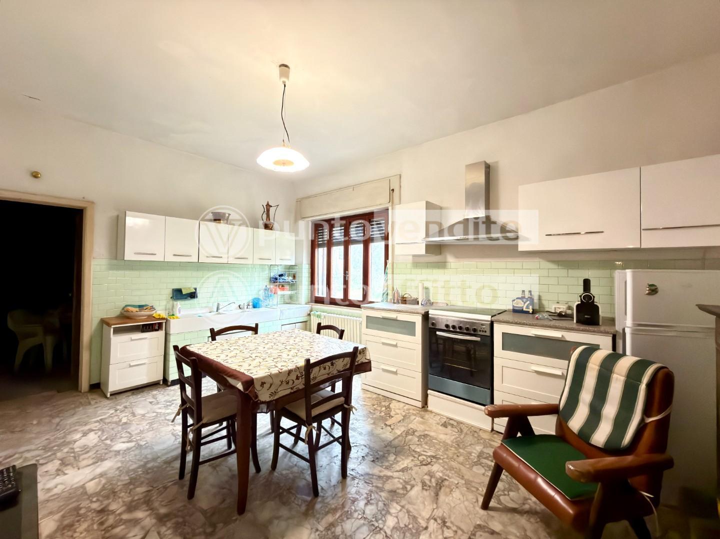 Casa indipendente con giardino, Capannori lammari
