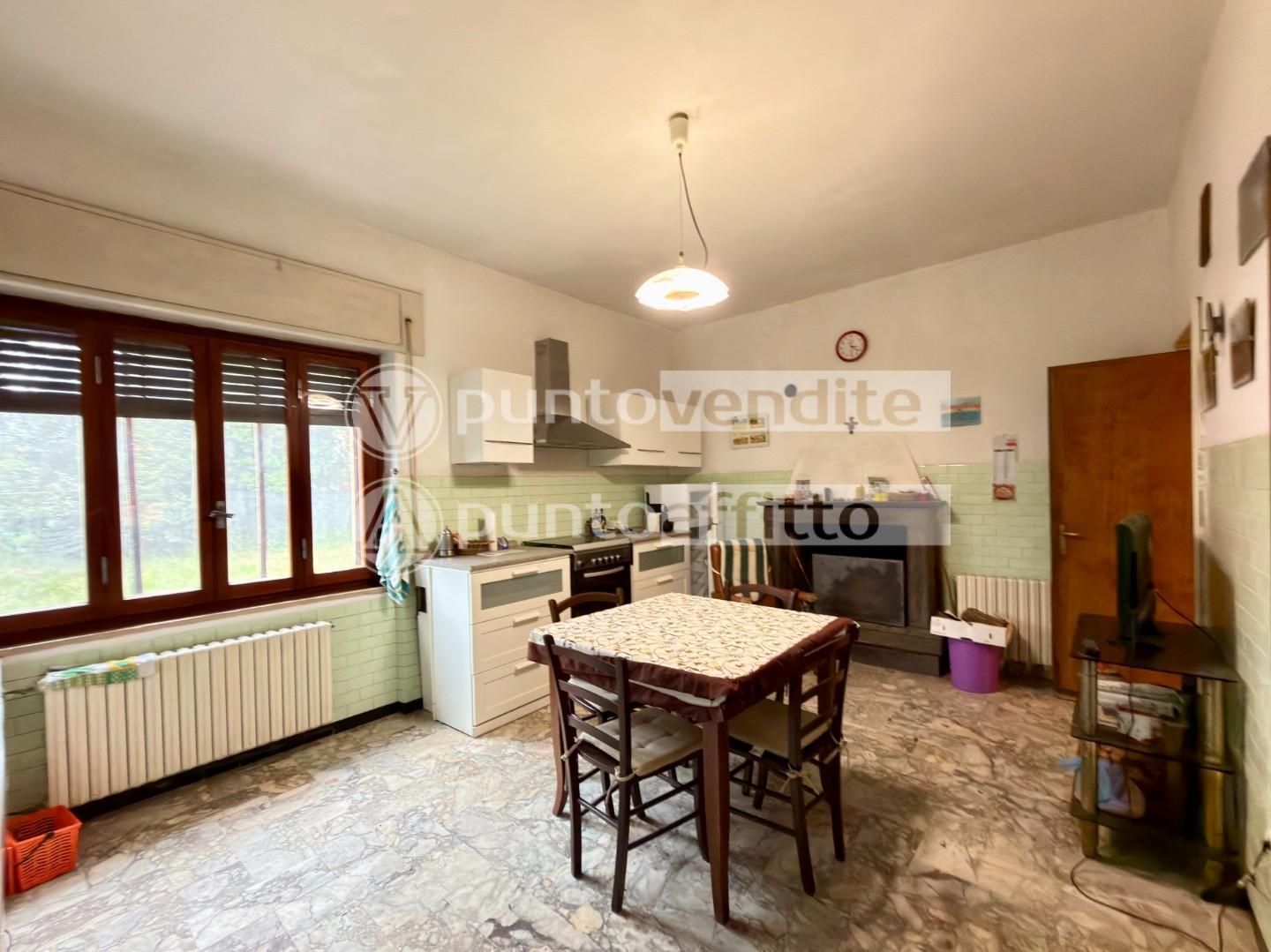 Casa indipendente con giardino, Capannori lammari