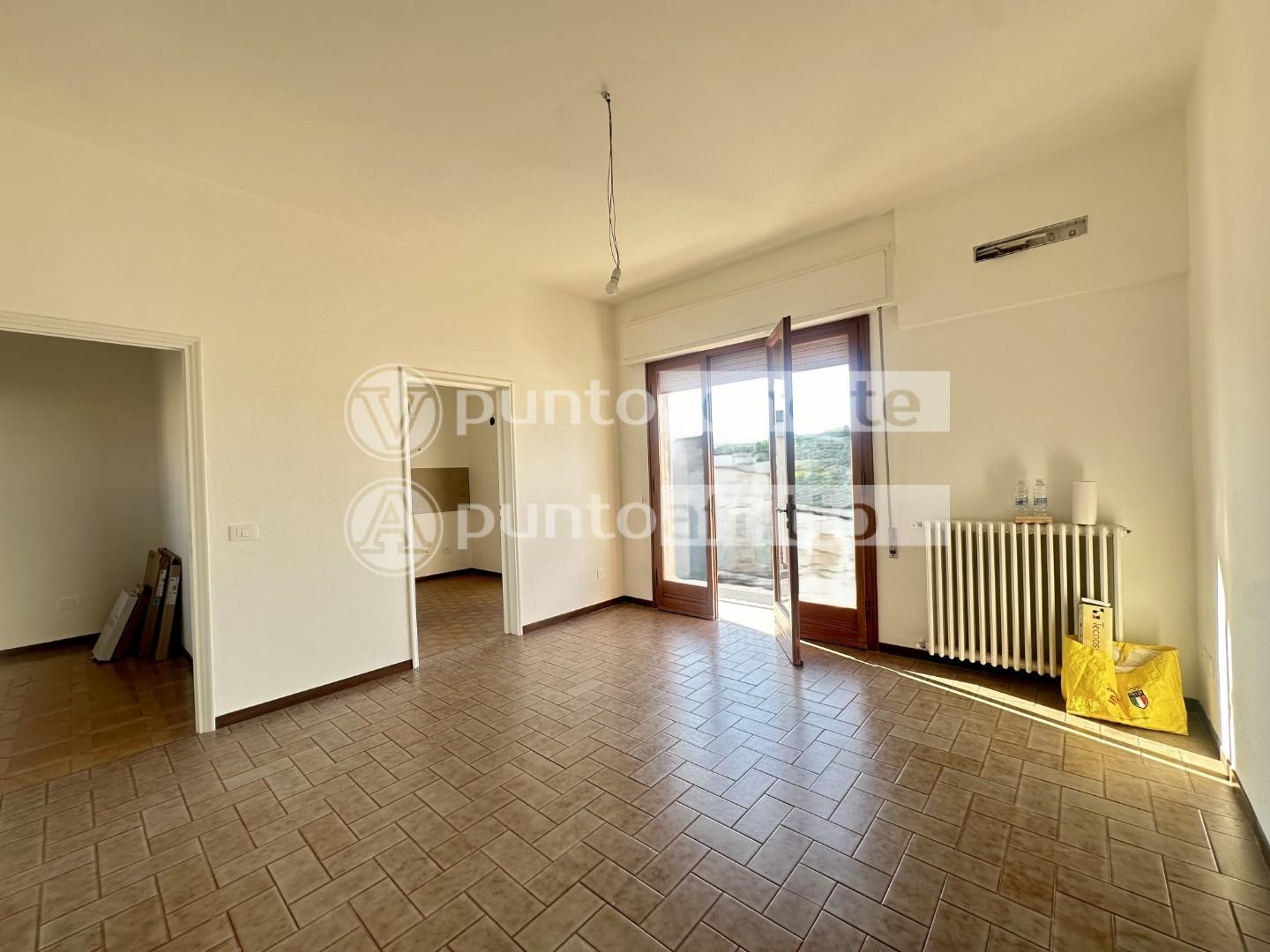 Villa Bifamiliare con giardino, Lucca prima periferia