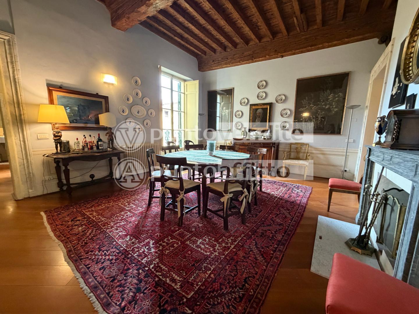 Appartamento arredato in affitto, Lucca centro storico