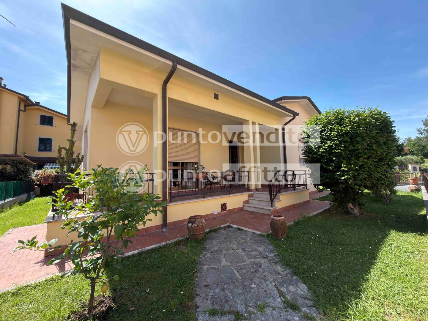 Casa indipendente arredata in affitto, Lucca nave