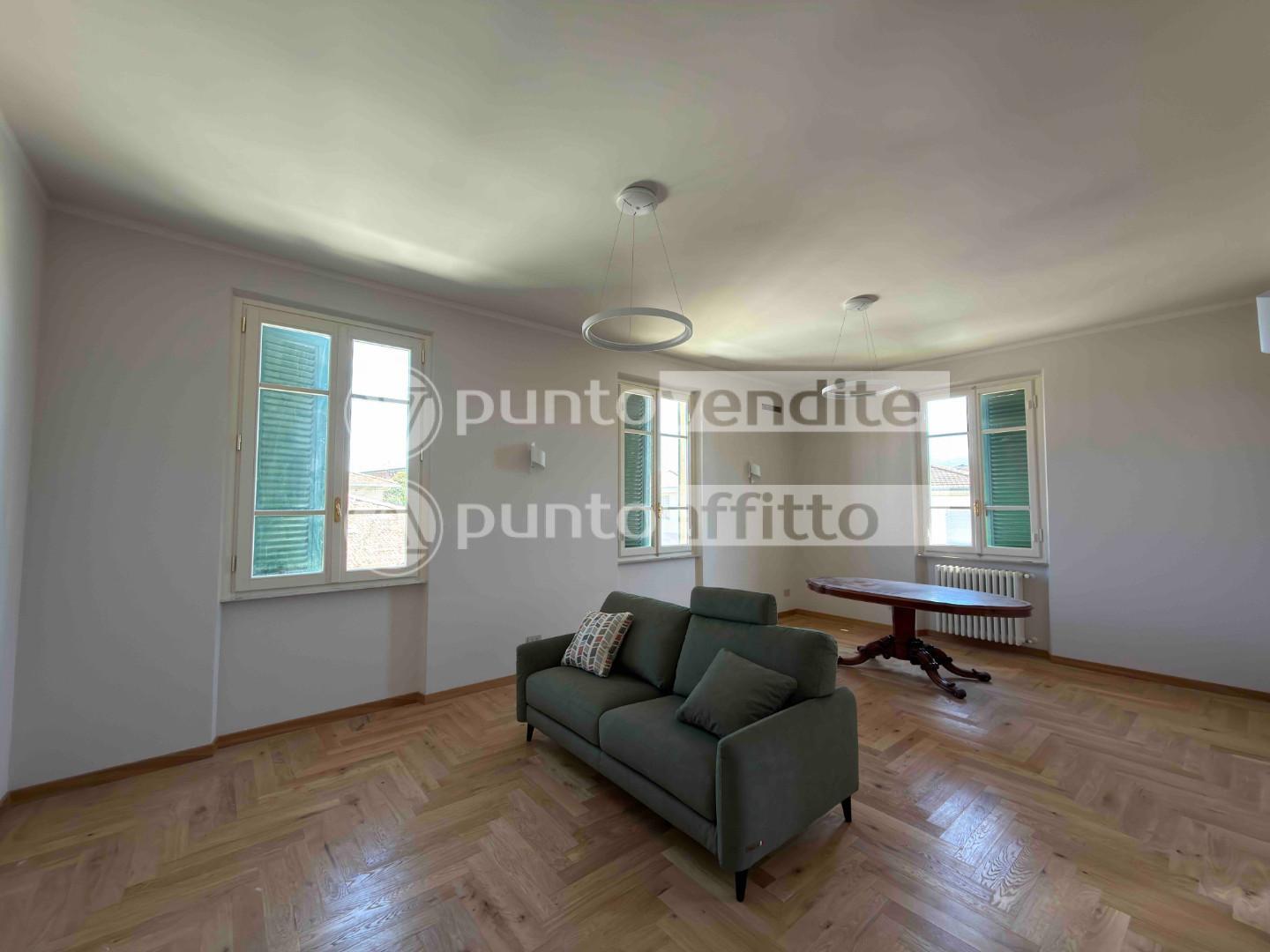 Appartamento arredato in affitto, Lucca arancio
