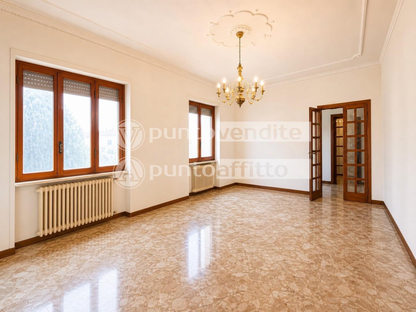 Villa con giardino, Lucca sant'alessio