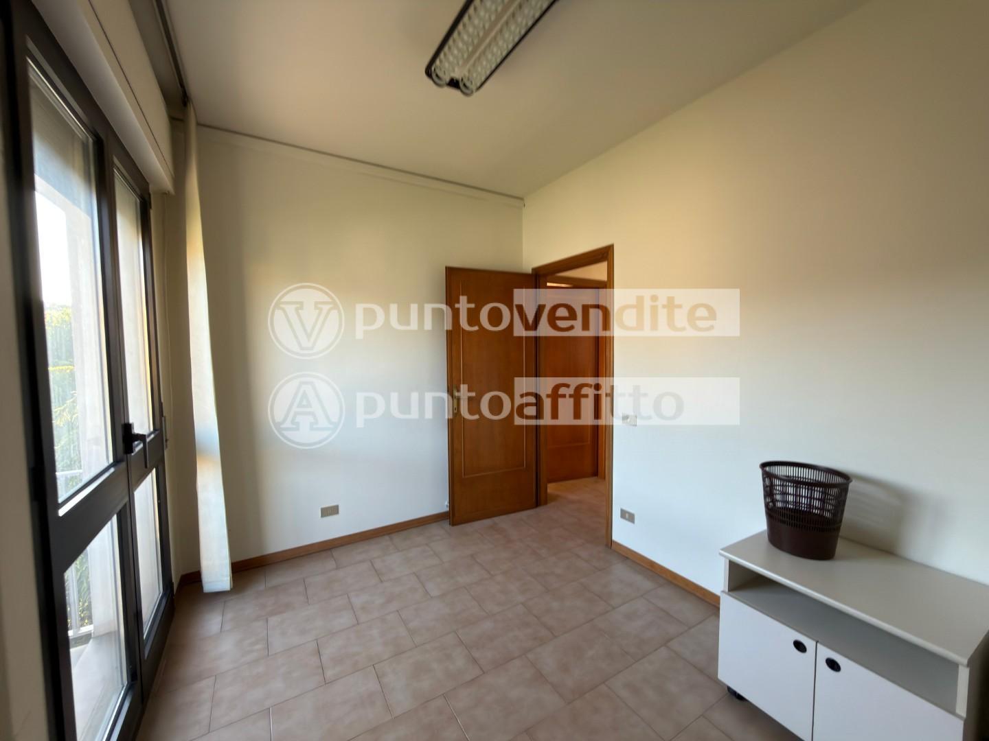 Ufficio in affitto, Lucca zona est