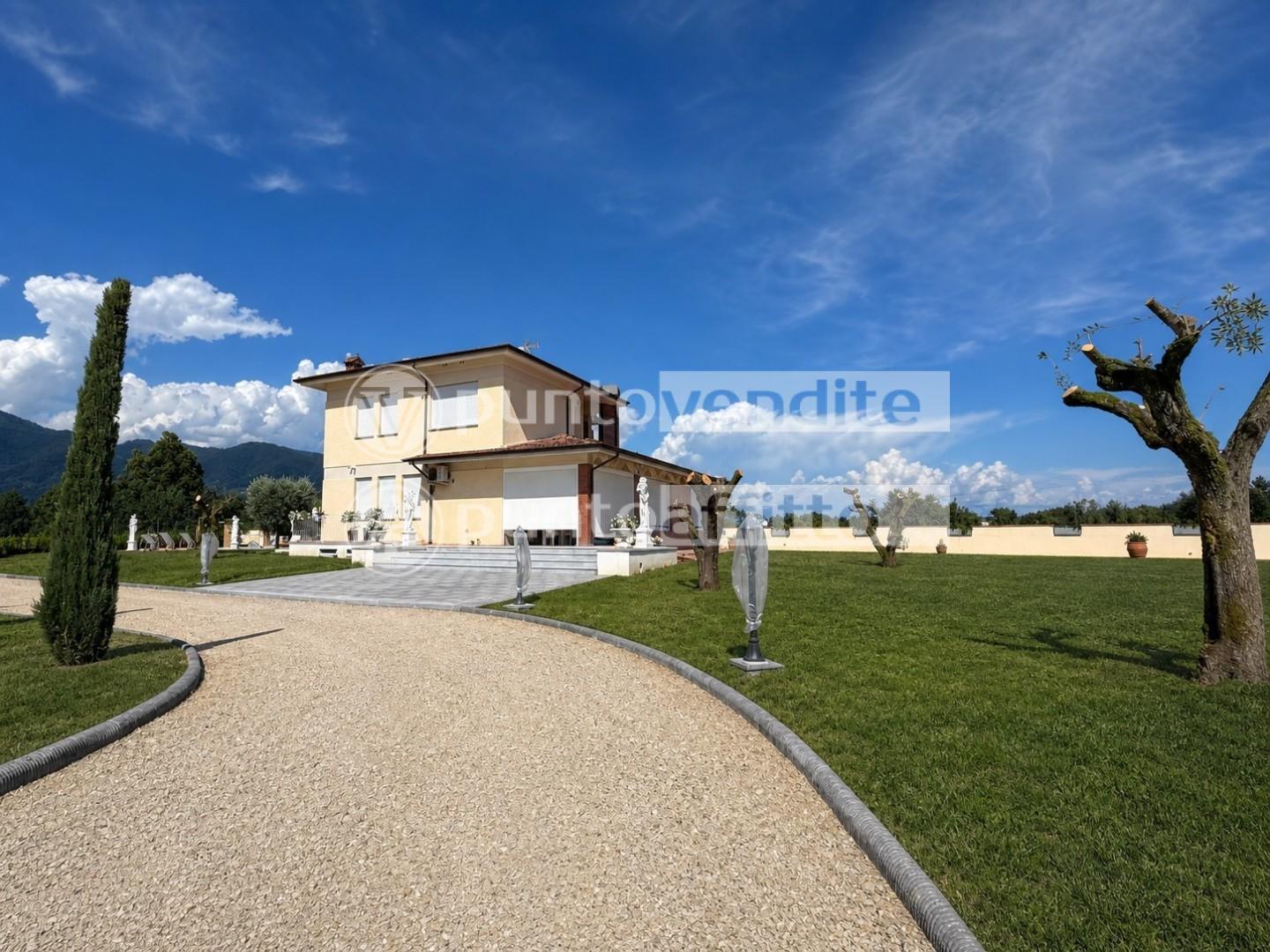 Villa con giardino, Capannori lammari