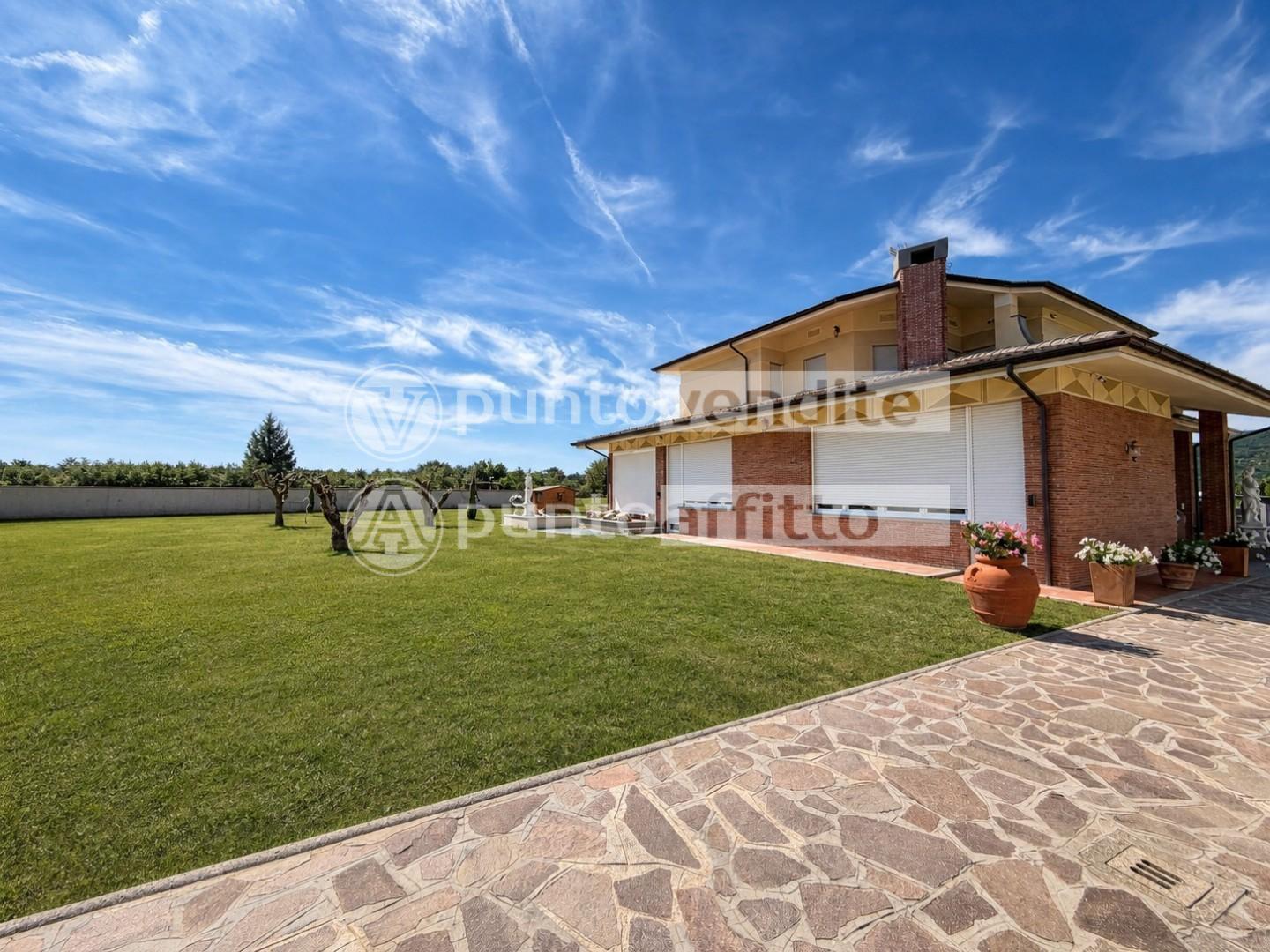 Villa con giardino, Capannori lammari