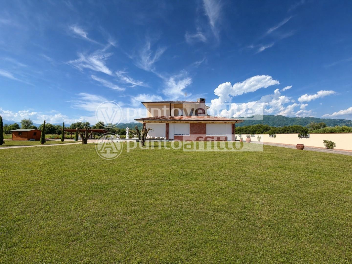 Villa con giardino, Capannori lammari