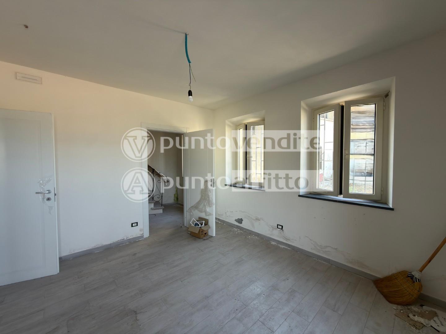Casa indipendente ristrutturata, Lucca san pietro a vico
