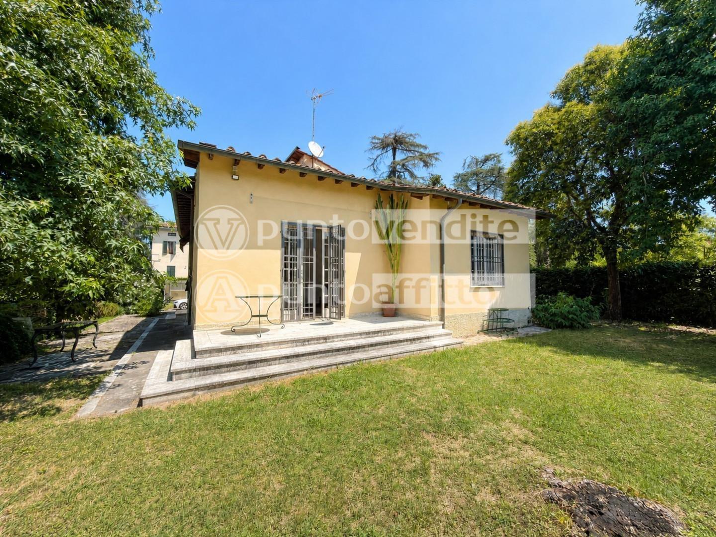 Villa con giardino, Lucca prima periferia