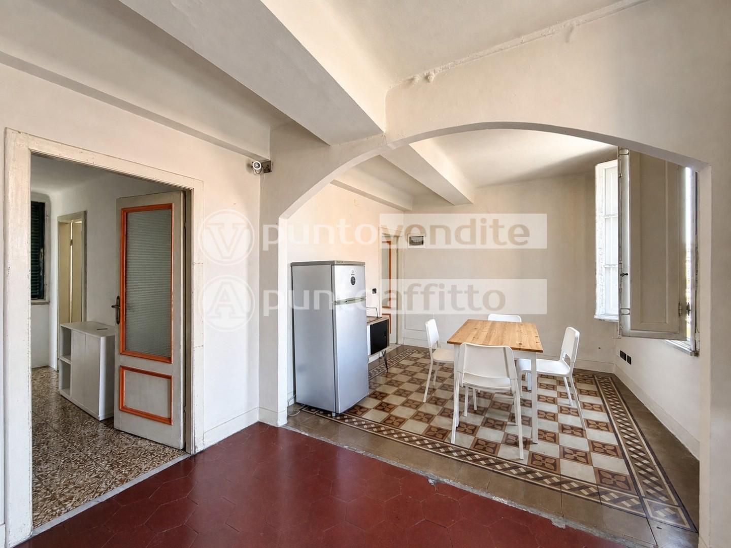 Trilocale arredato in affitto, Lucca centro storico