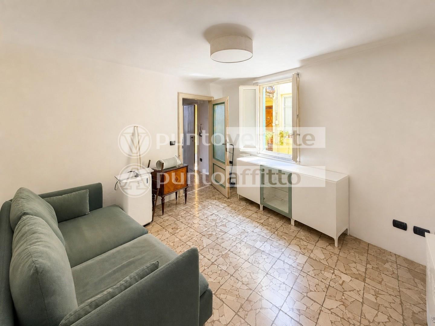 Trilocale arredato in affitto, Lucca centro storico