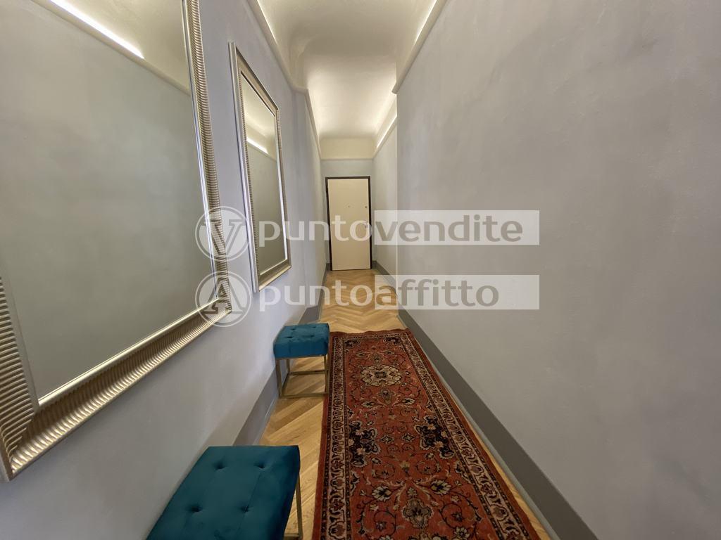 Trilocale arredato in affitto, Lucca centro storico
