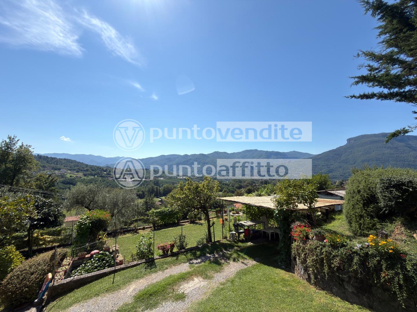 Casa indipendente con giardino, Barga filecchio