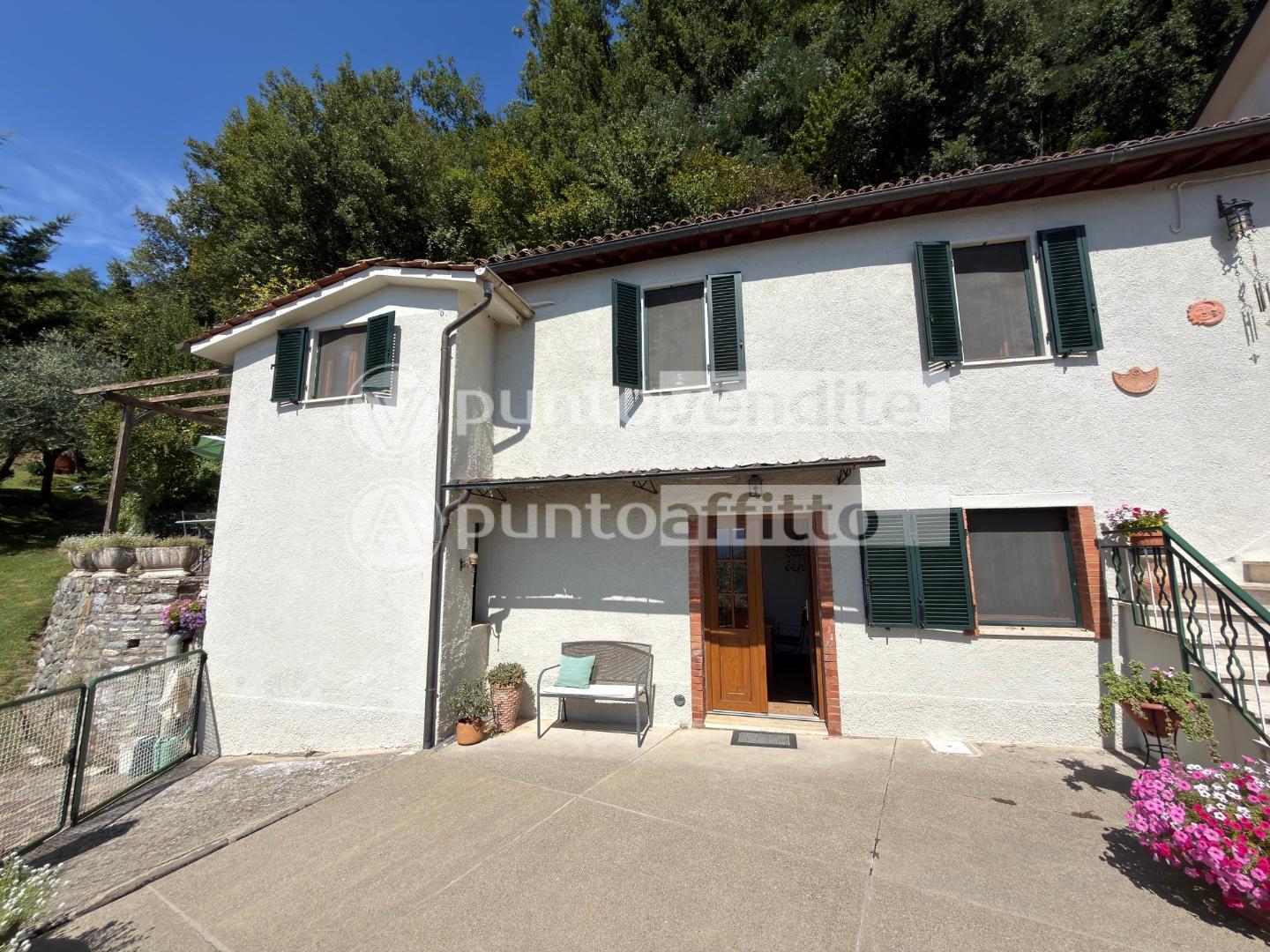 Casa indipendente con giardino, Barga filecchio