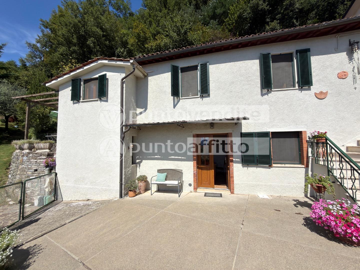 Casa indipendente con giardino, Barga filecchio