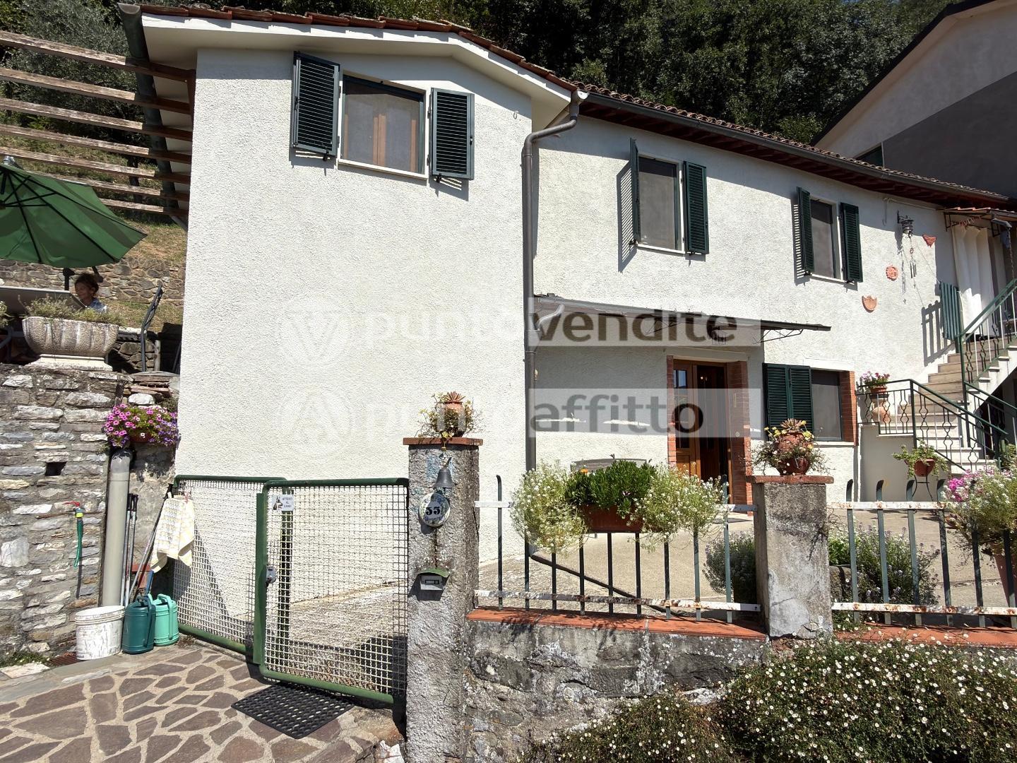 Casa indipendente con giardino, Barga filecchio