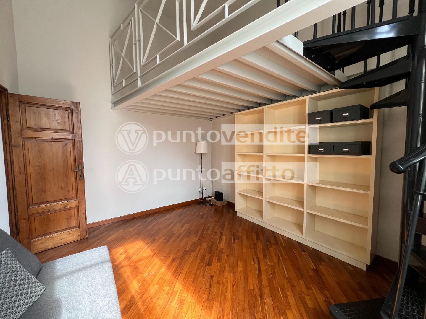 Trilocale arredato in affitto, Lucca centro storico