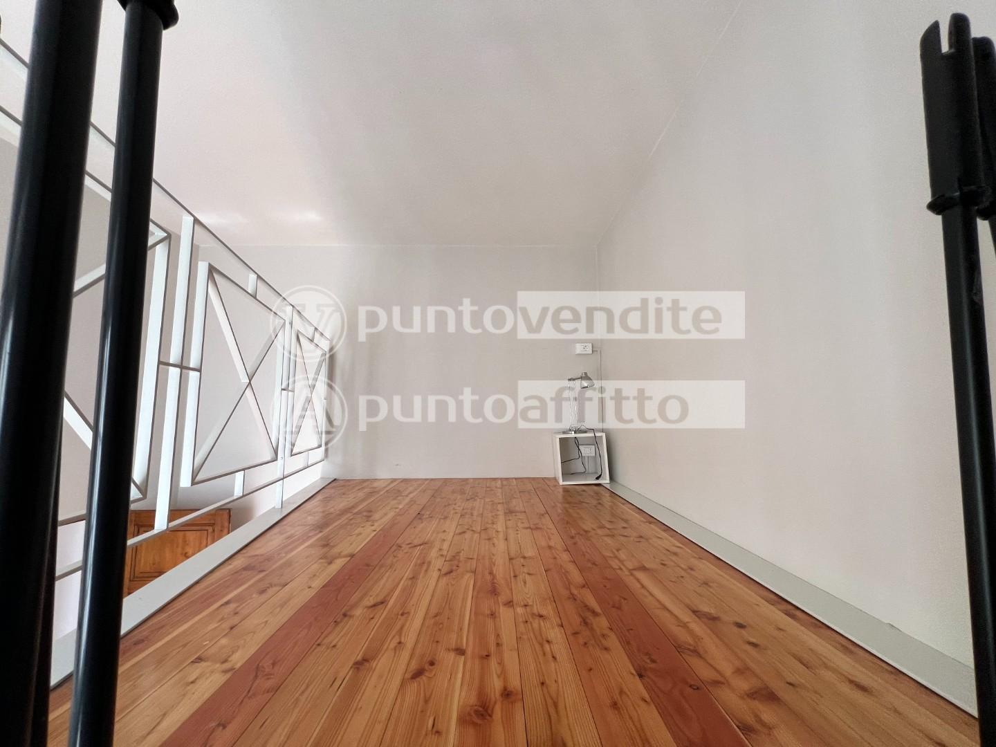 Trilocale arredato in affitto, Lucca centro storico