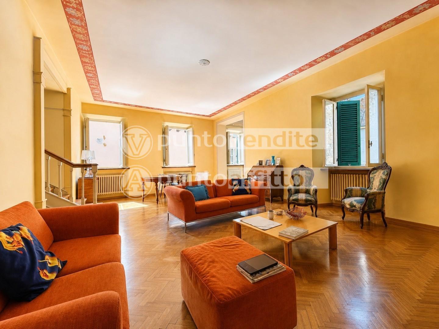 Appartamento con terrazzo, Lucca centro storico