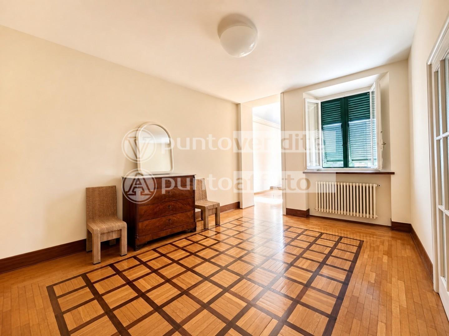 Appartamento con terrazzo, Lucca centro storico