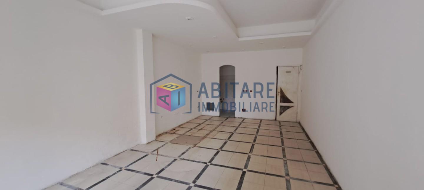 Locale commerciale in affitto, Livorno calzabigi