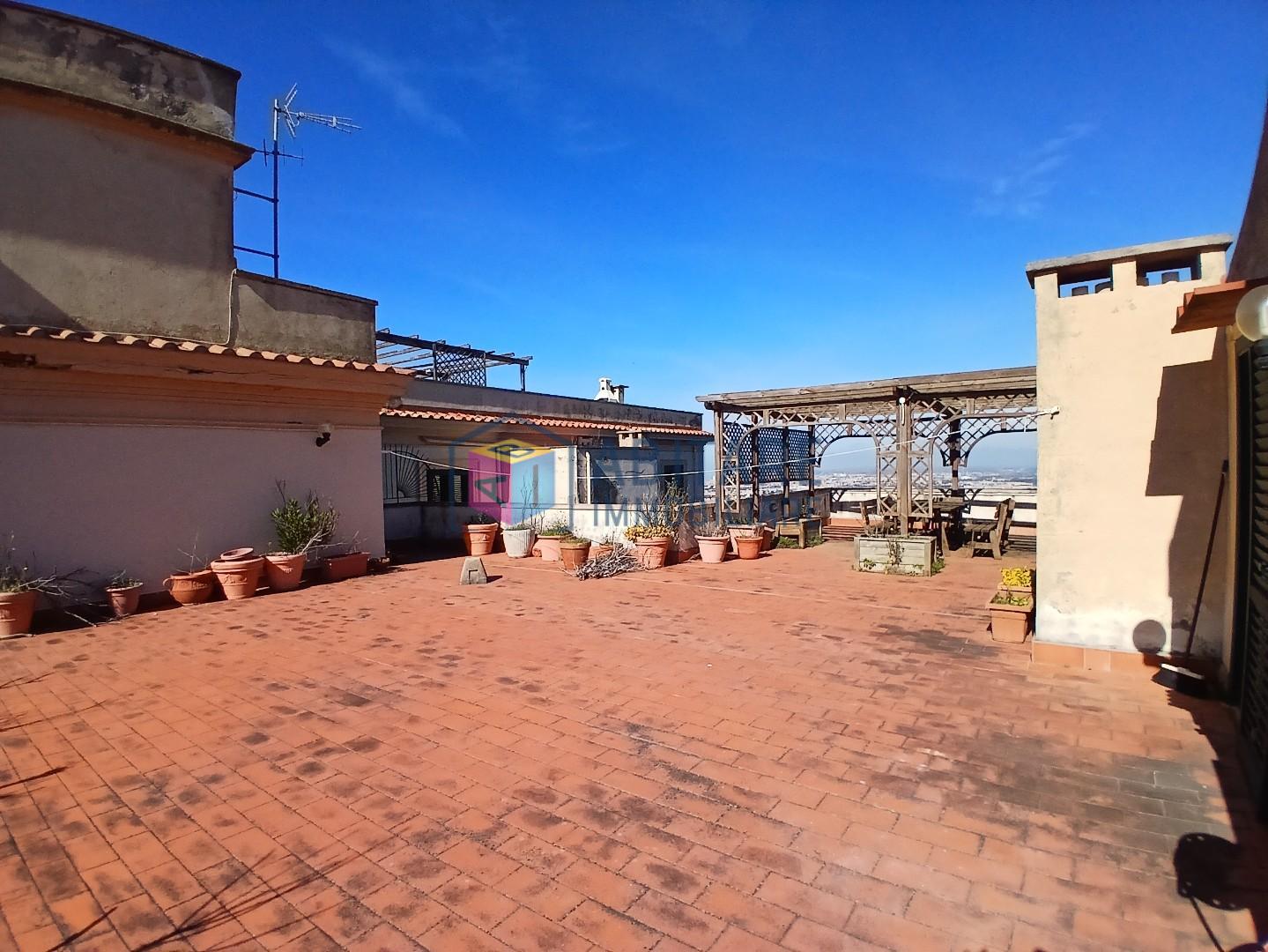 Attico con terrazzo, Livorno montenero alto