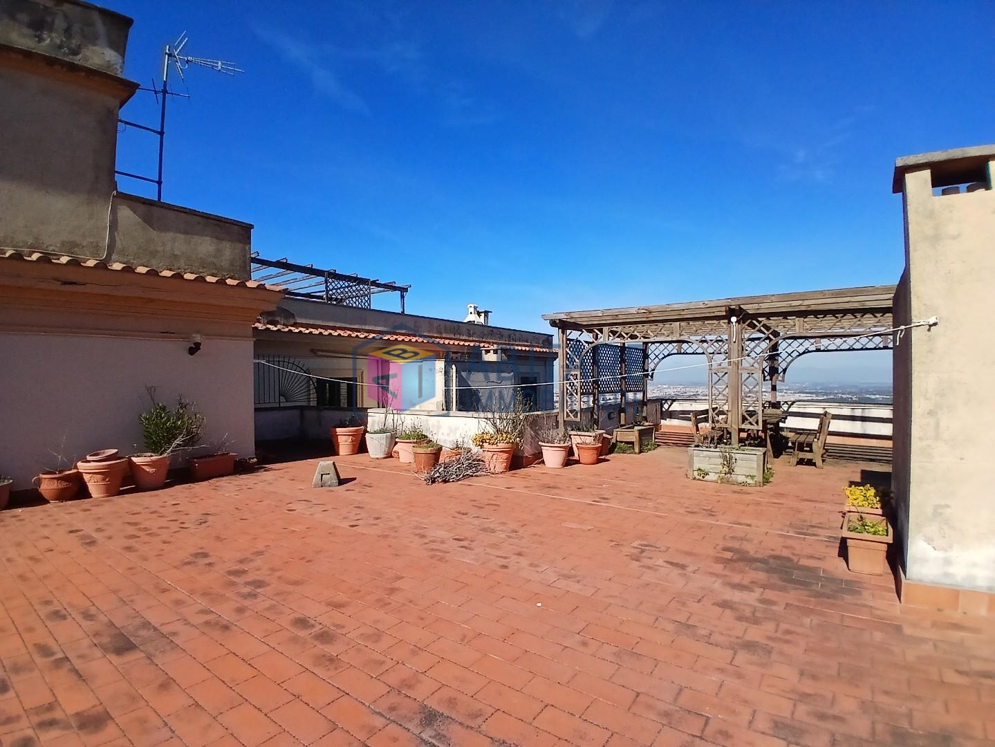 Attico con terrazzo, Livorno montenero alto