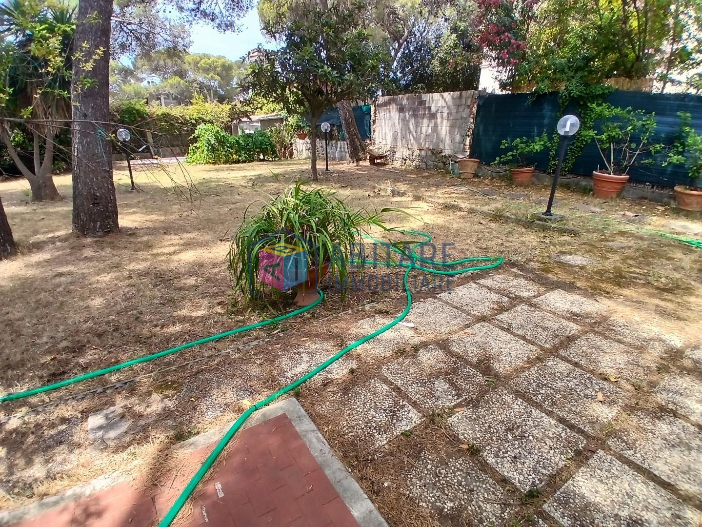 Villa con giardino, Livorno quercianella