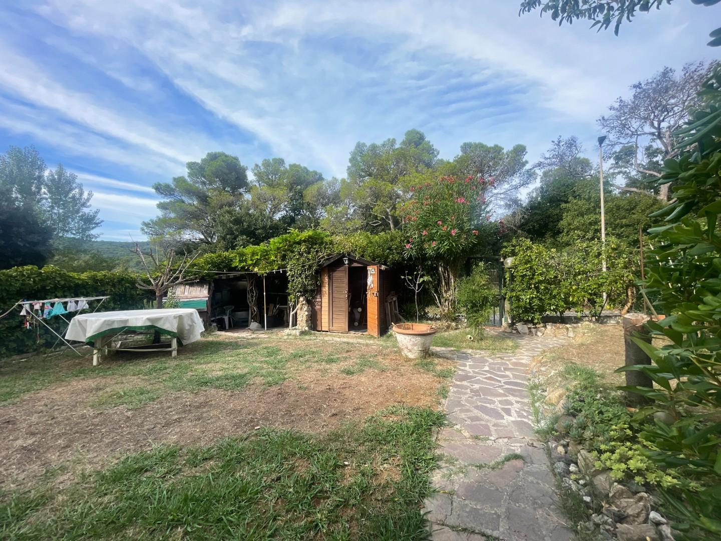 Villa Quadrifamiliari con giardino, Livorno quercianella