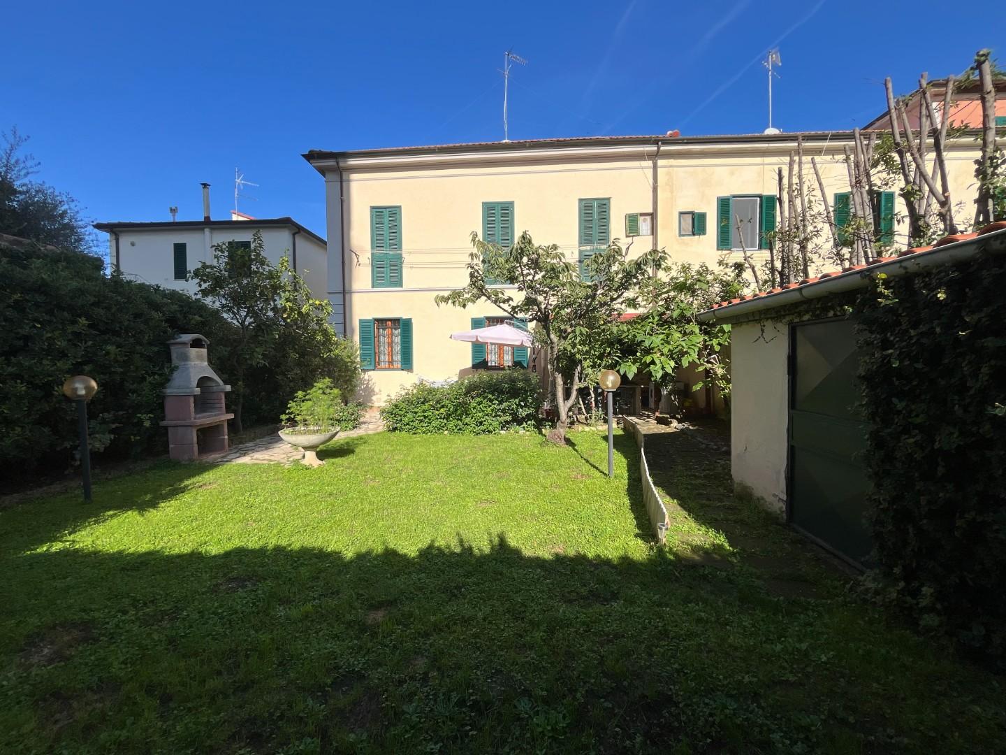 Casa indipendente con giardino a Livorno