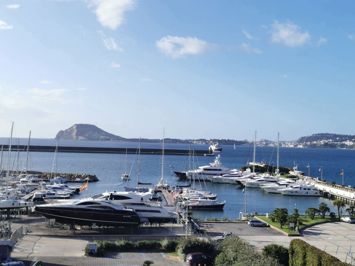 Quadrilocale ristrutturato a Pozzuoli