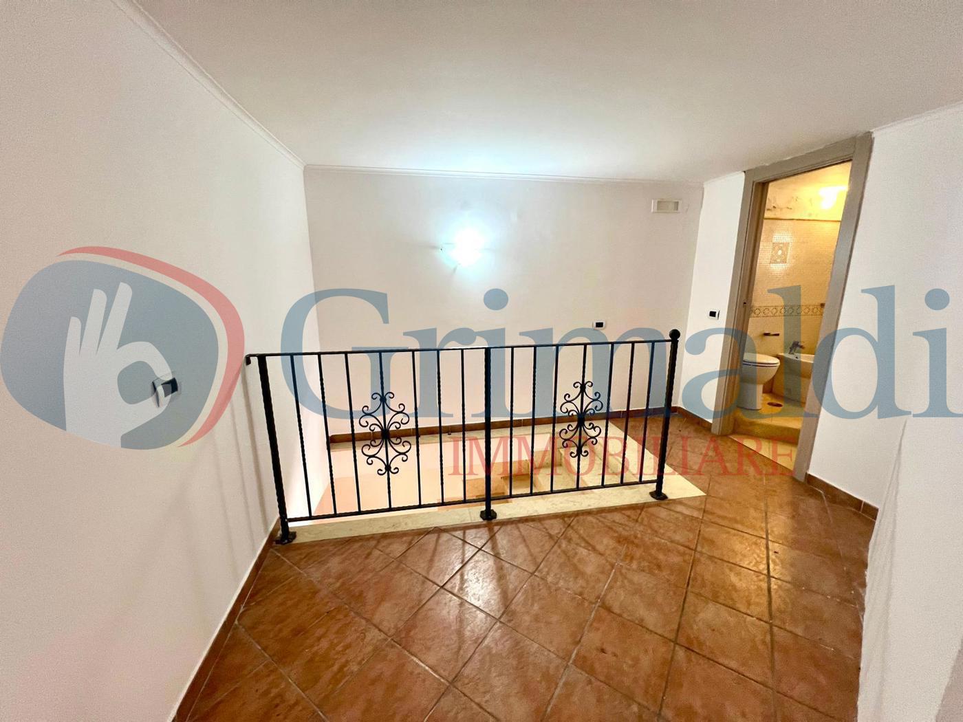 Trilocale arredato in affitto a Pozzuoli