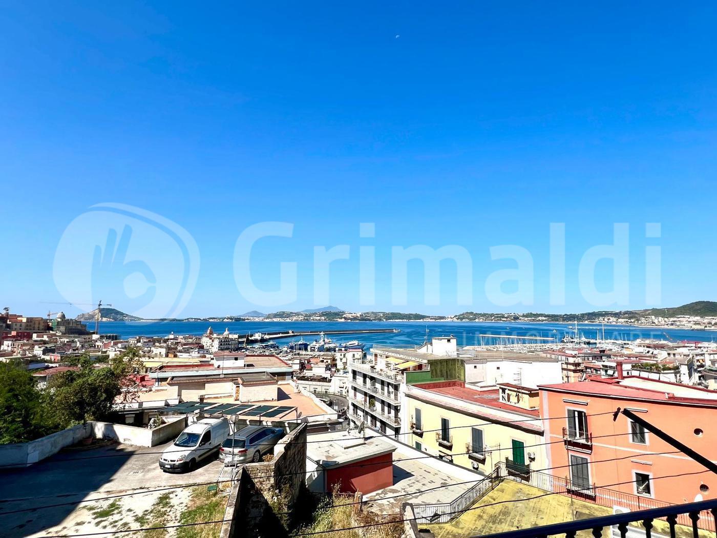 Trilocale ristrutturato a Pozzuoli