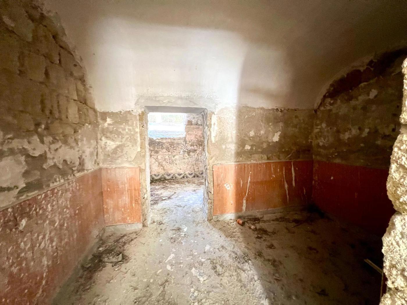 Stabile/Palazzo con box a Pozzuoli