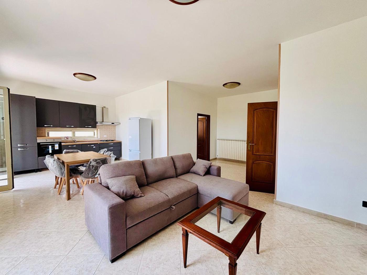 Quadrilocale arredato in affitto a Giugliano in Campania