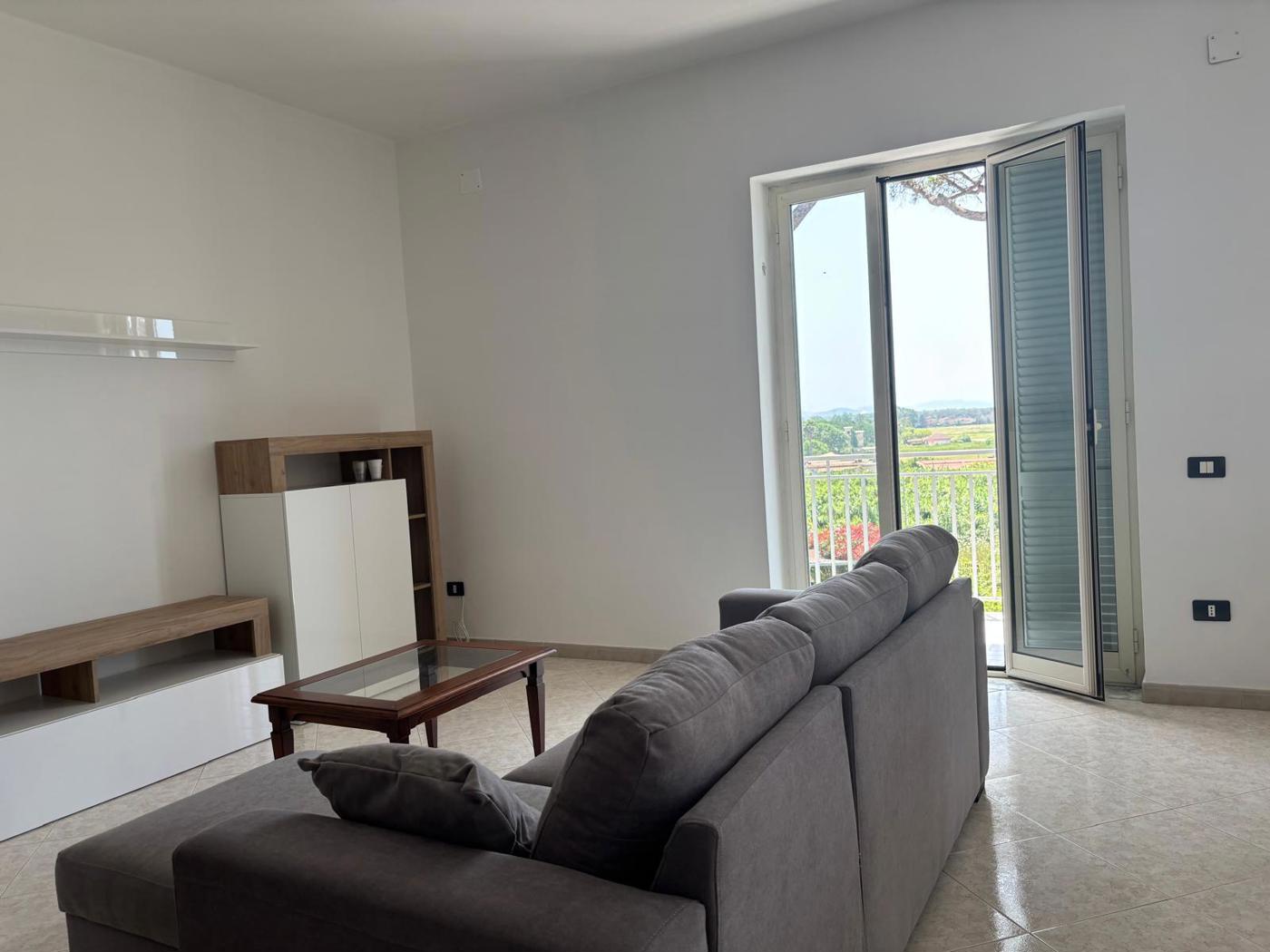 Quadrilocale arredato in affitto a Giugliano in Campania