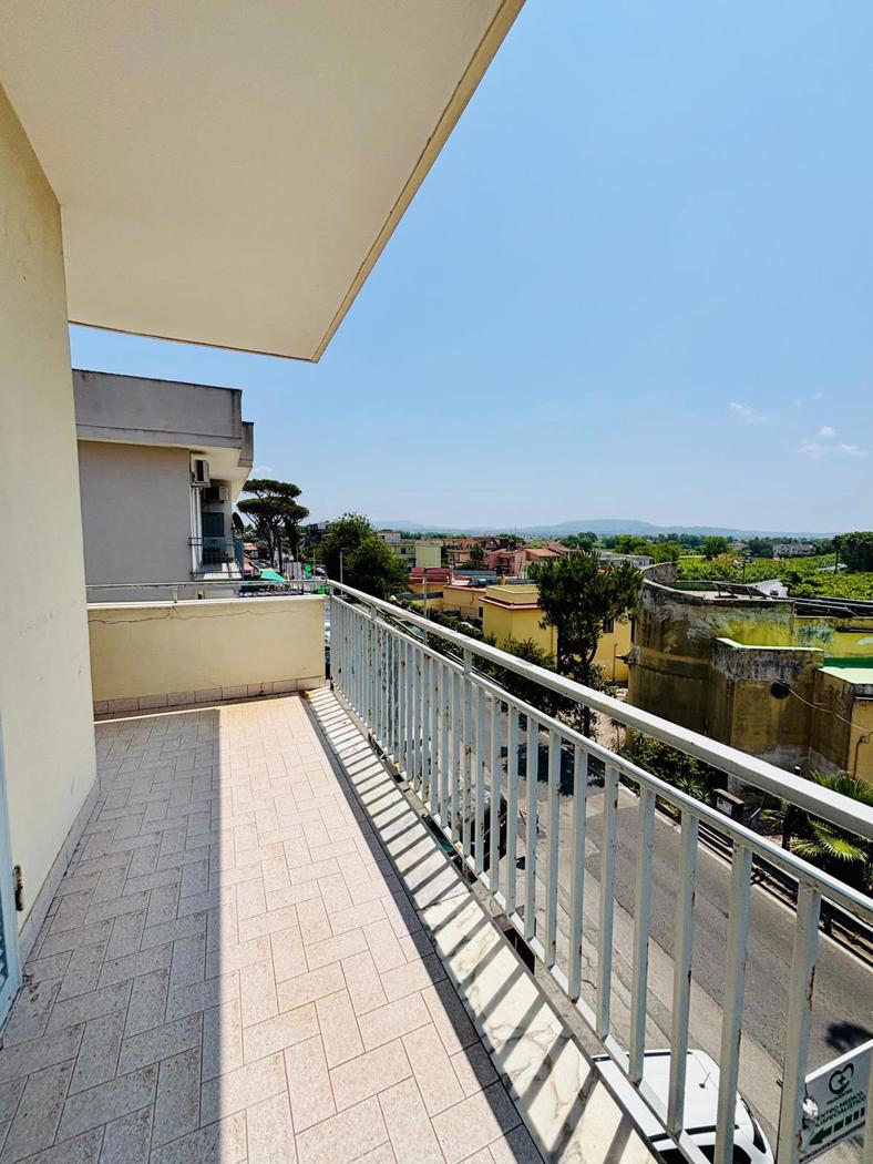 Quadrilocale arredato in affitto a Giugliano in Campania