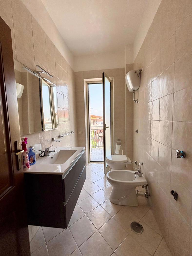 Quadrilocale arredato in affitto a Giugliano in Campania