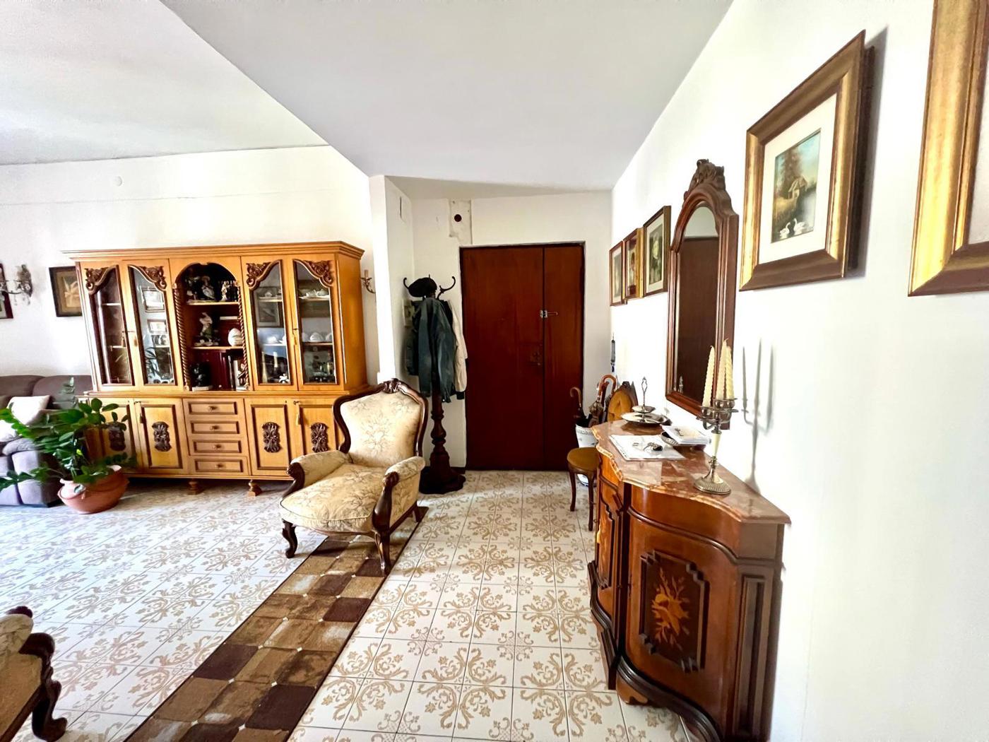 Trilocale da ristrutturare a Napoli