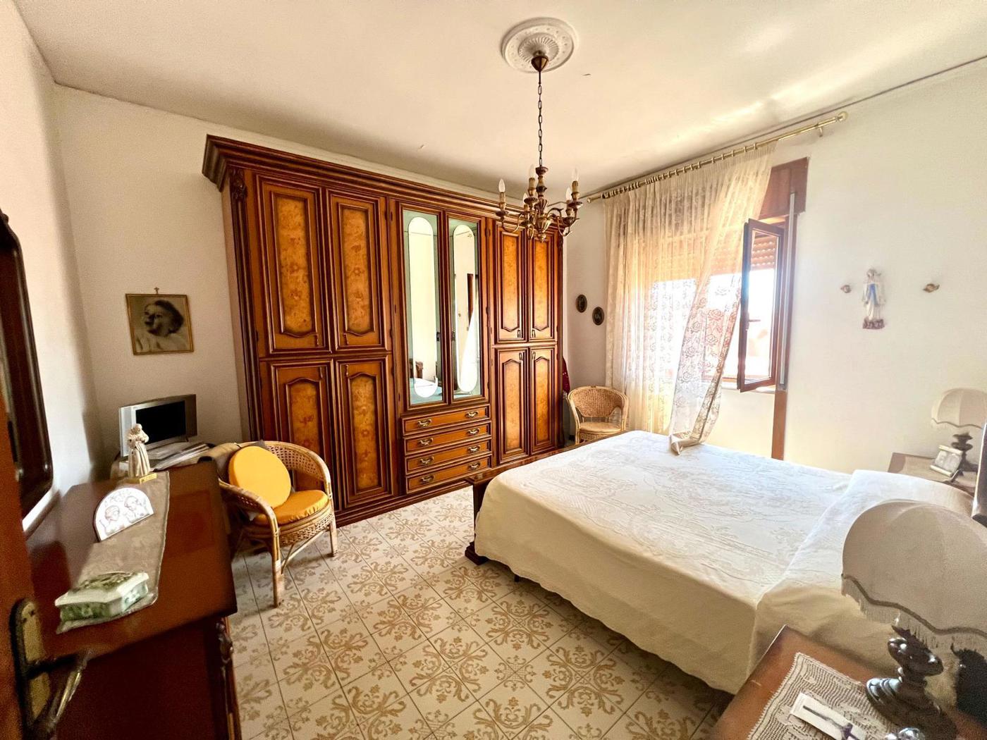 Trilocale da ristrutturare a Napoli