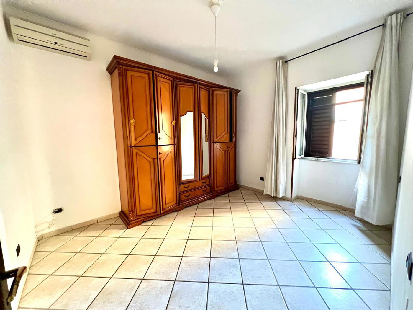 Trilocale da ristrutturare a Pozzuoli