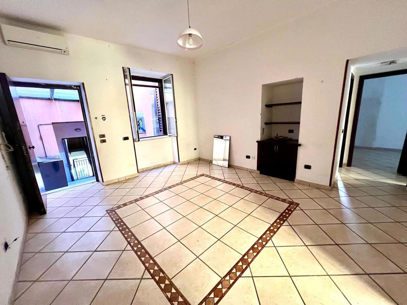 Trilocale da ristrutturare a Pozzuoli