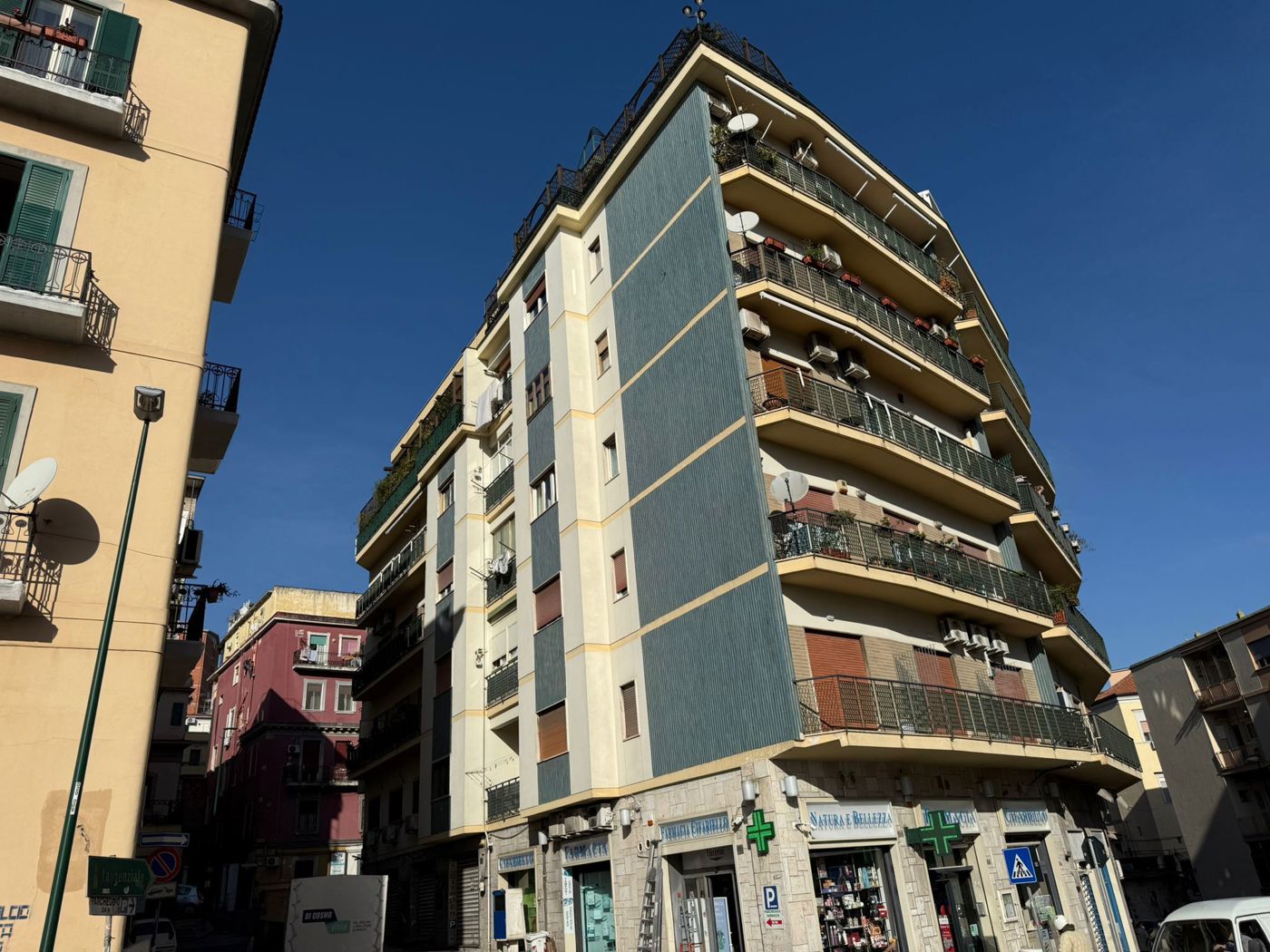 Quadrilocale da ristrutturare a Napoli