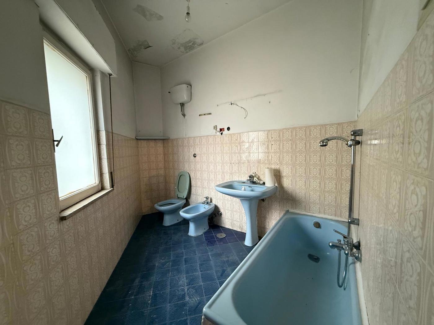 Bilocale da ristrutturare a Napoli