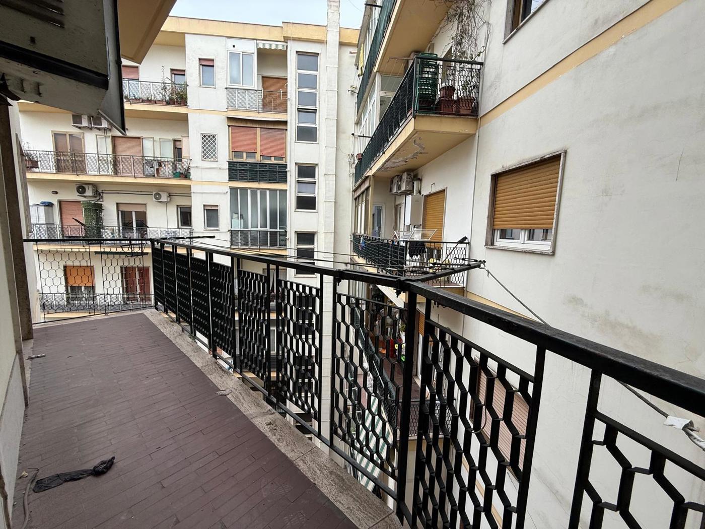 Bilocale da ristrutturare a Napoli