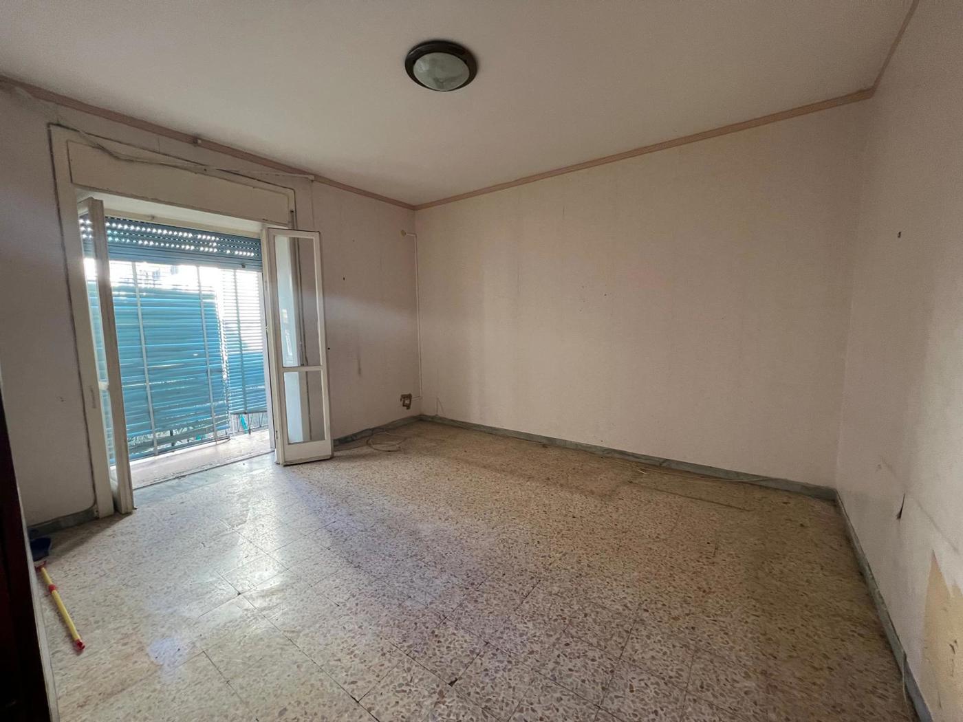 Trilocale da ristrutturare a Pozzuoli