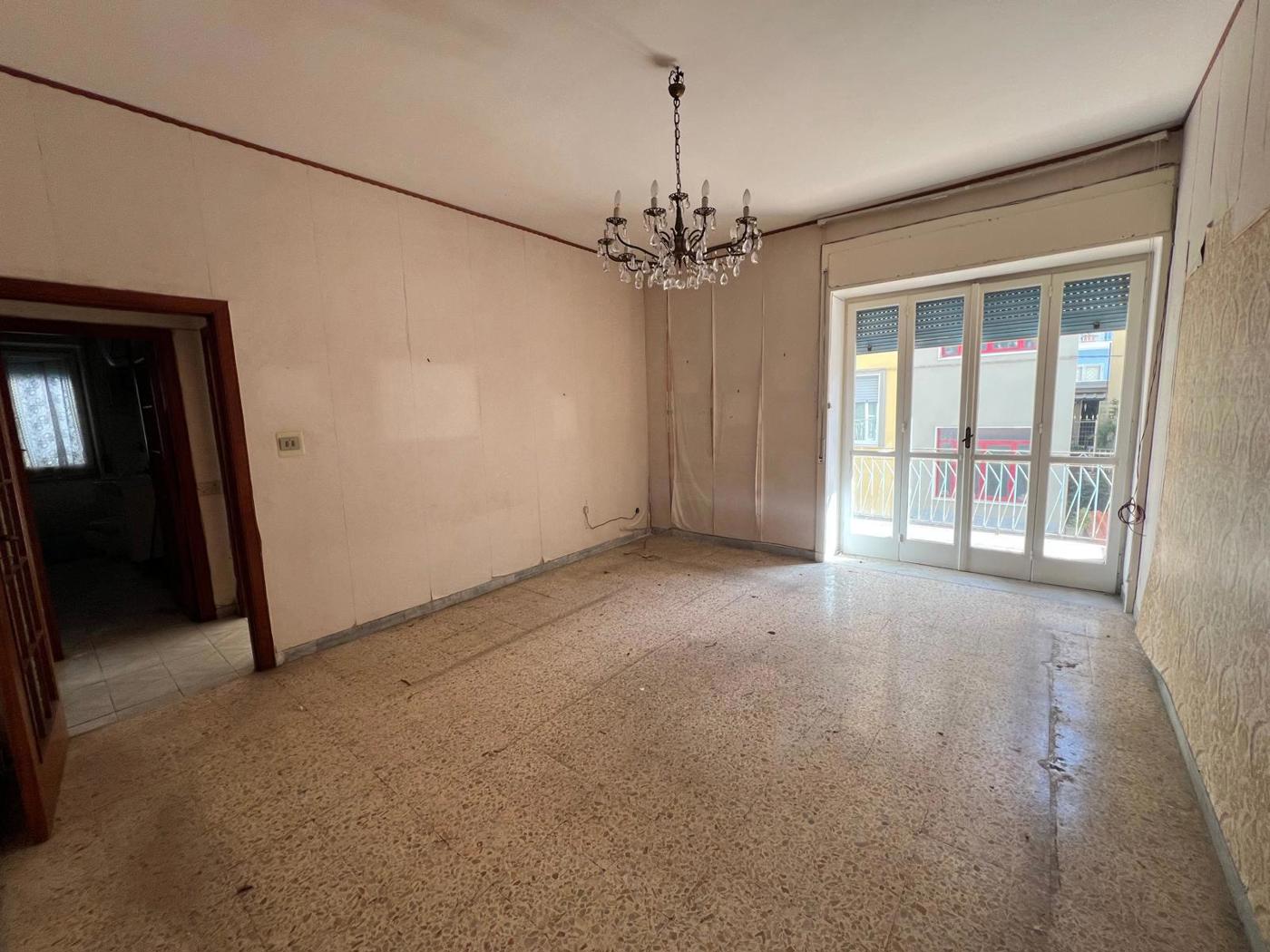 Trilocale da ristrutturare a Pozzuoli