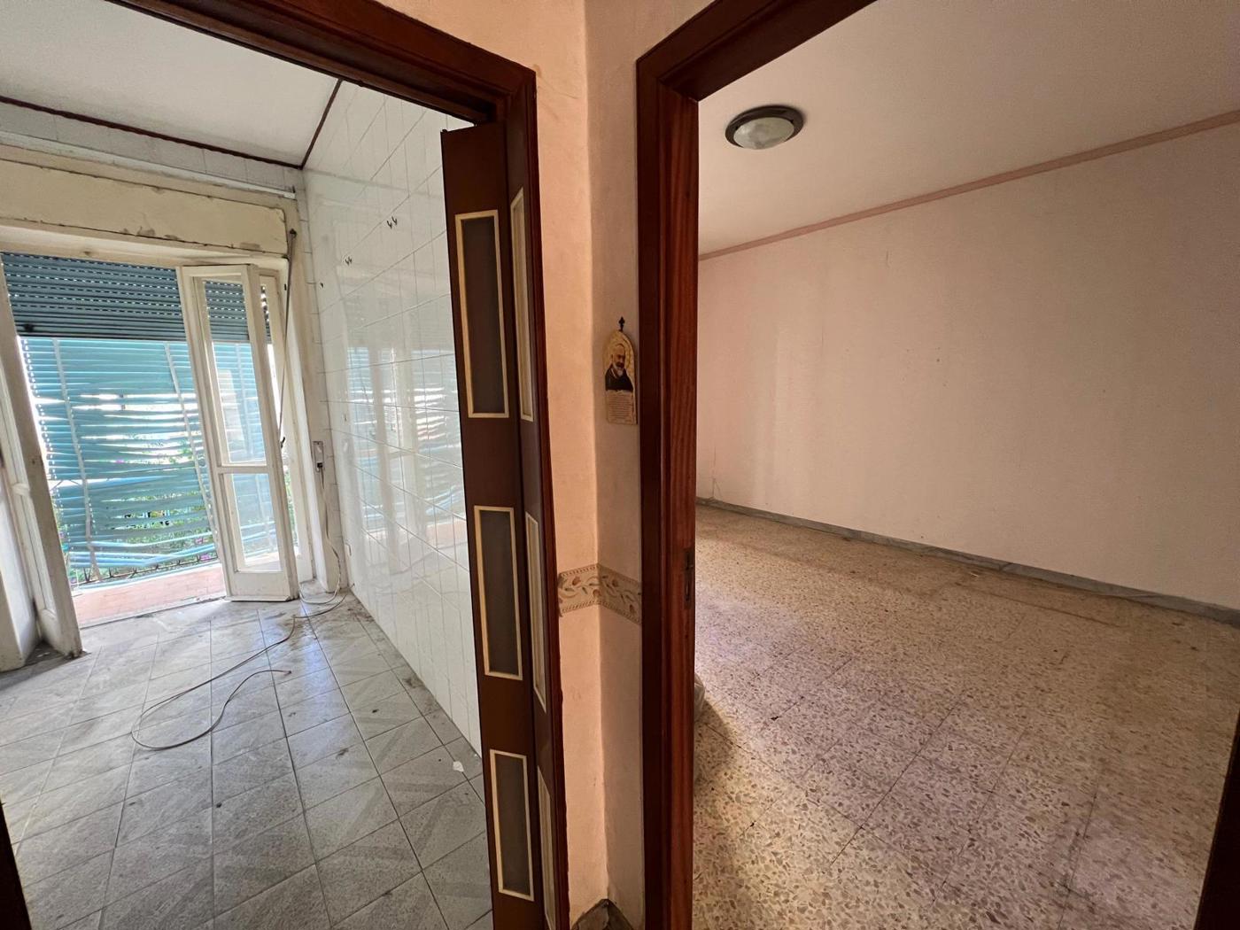 Trilocale da ristrutturare a Pozzuoli